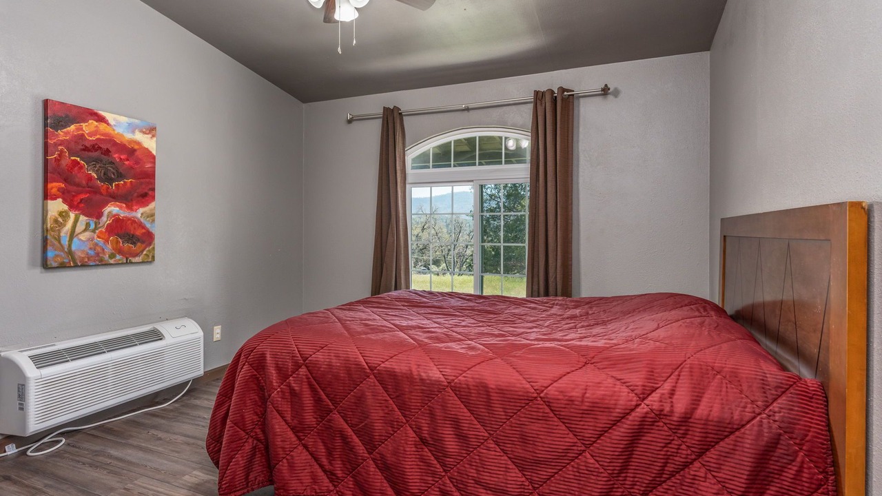 Photo of Bedroom in Oakhurst