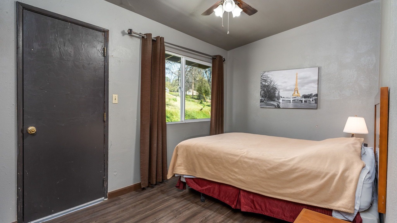 Photo of Bedroom in Oakhurst