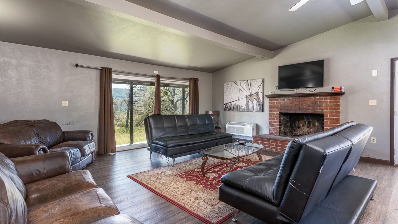 Photo of Livingroom in Oakhurst