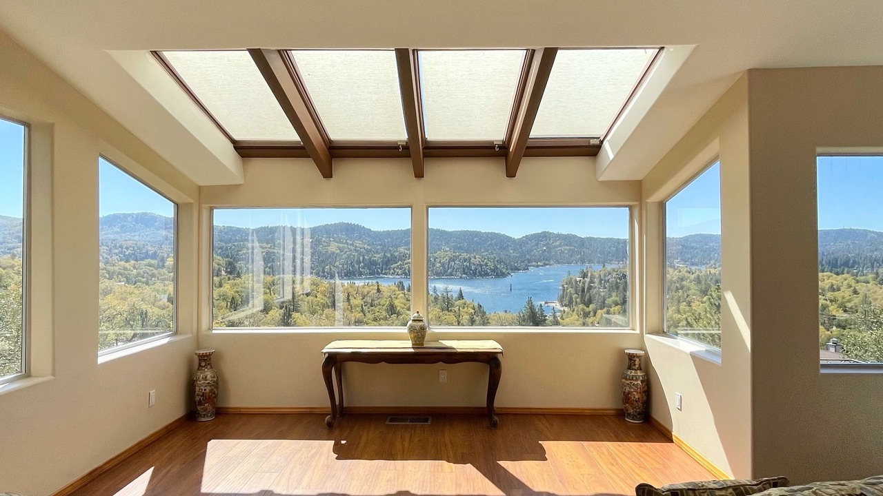 Photo of Livingroom in Lake Arrowhead