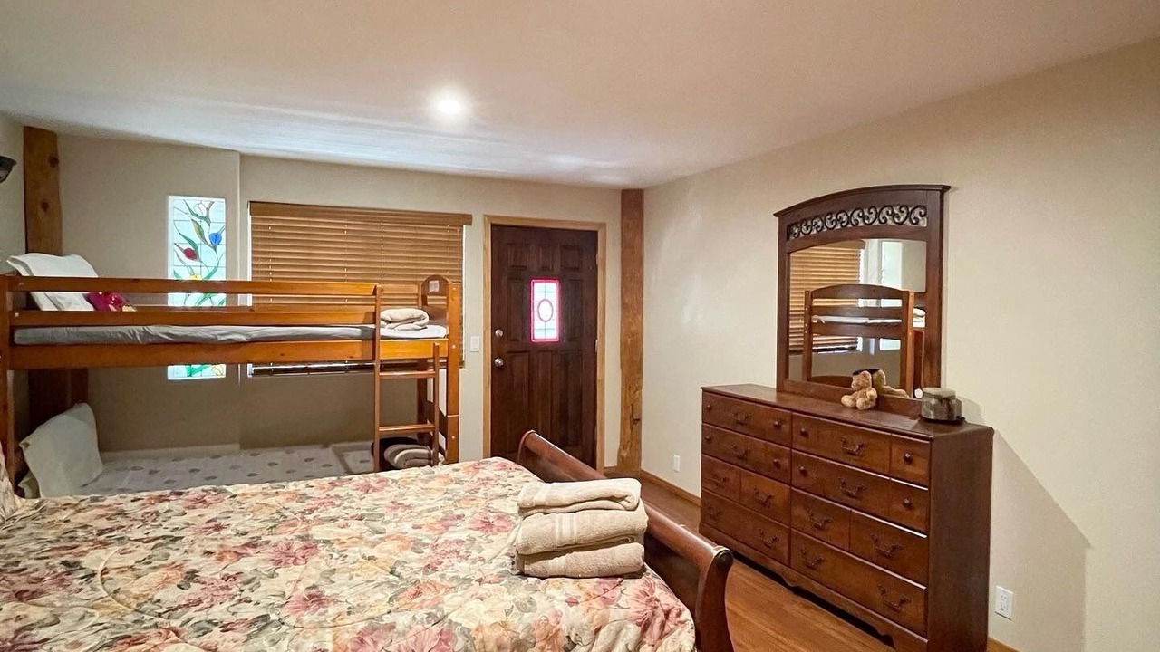 Photo of Bedroom in Lake Arrowhead