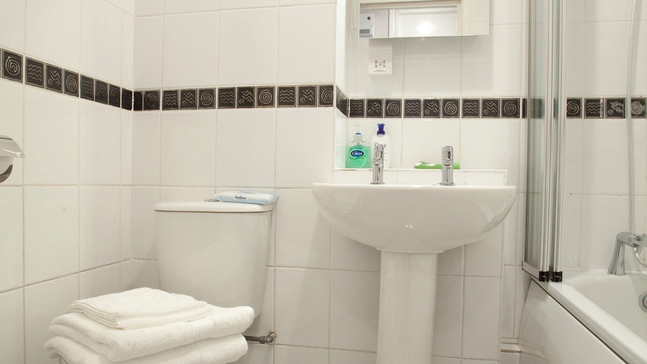 Photo of Bathroom in Tower Hill