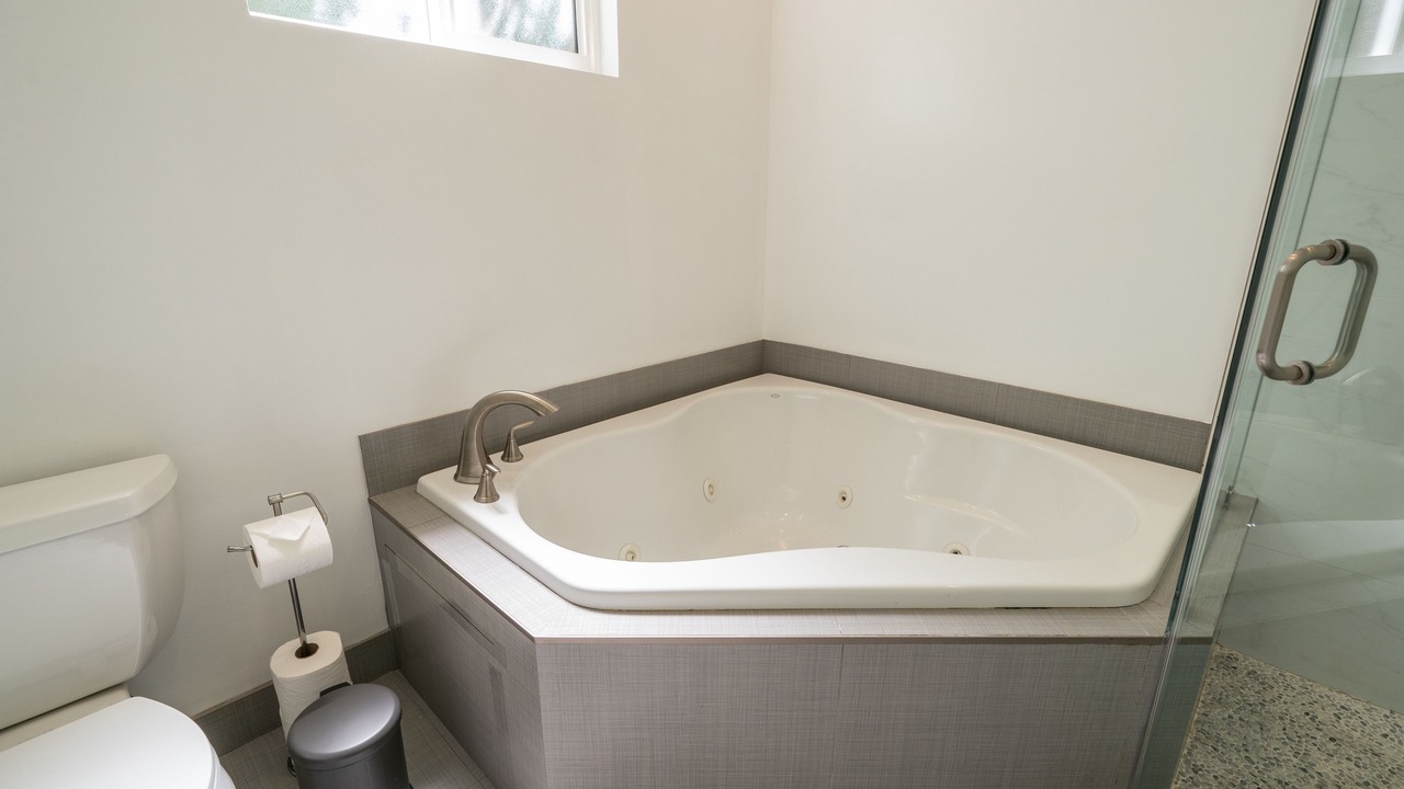 Photo of Bathroom in Encino