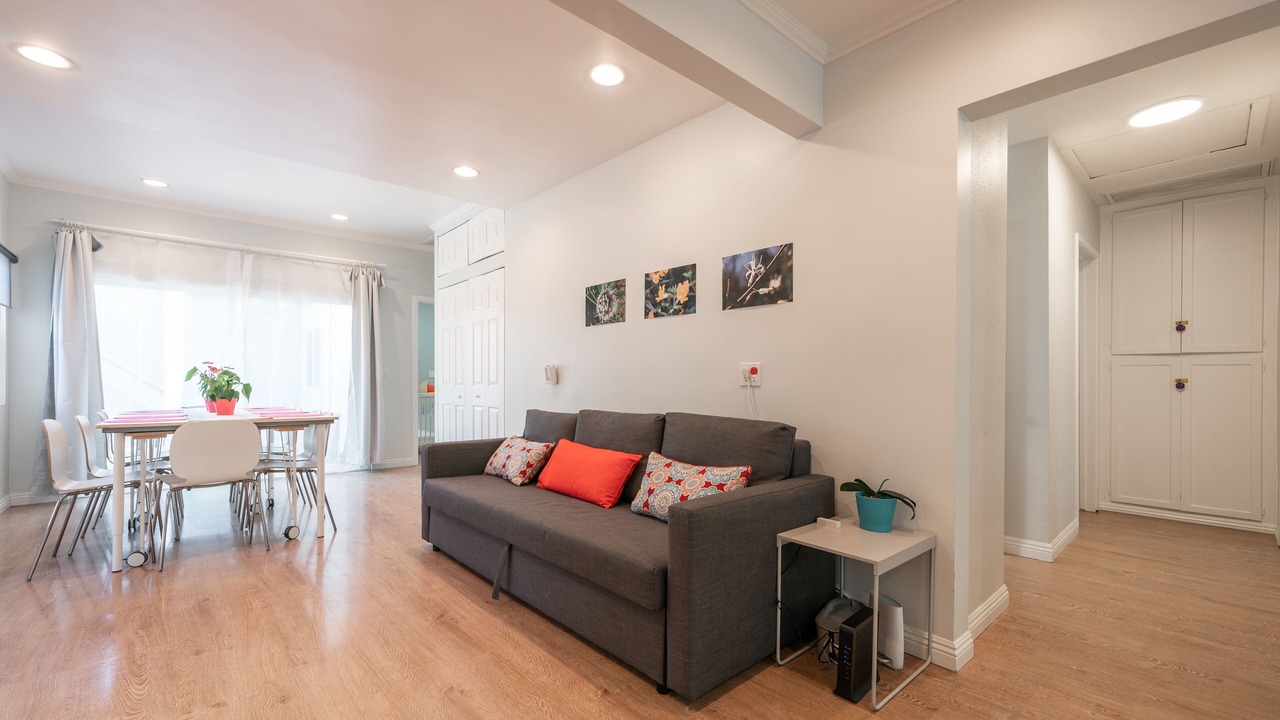 Photo of Livingroom in Encino
