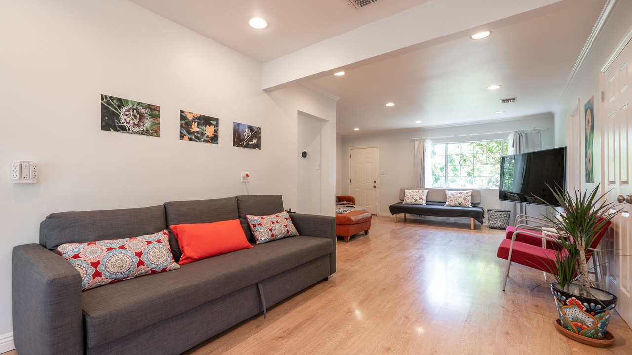 Photo of Livingroom in Encino