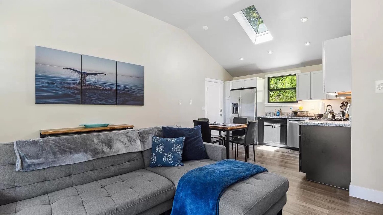 Photo of Livingroom in Anchor Bay