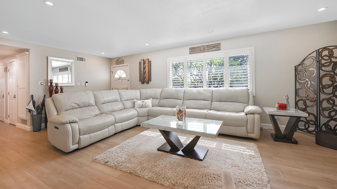 Photo of Livingroom in Orange
