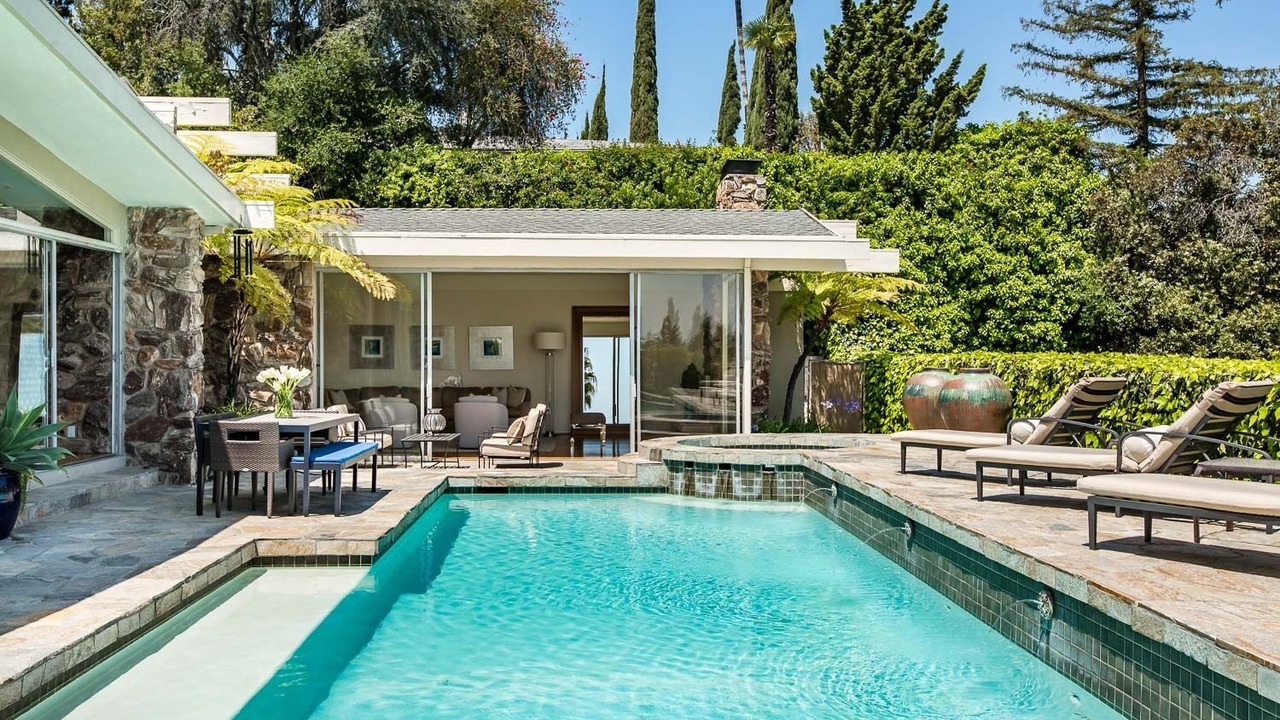 Photo of Outdoor in Hollywood Hills West