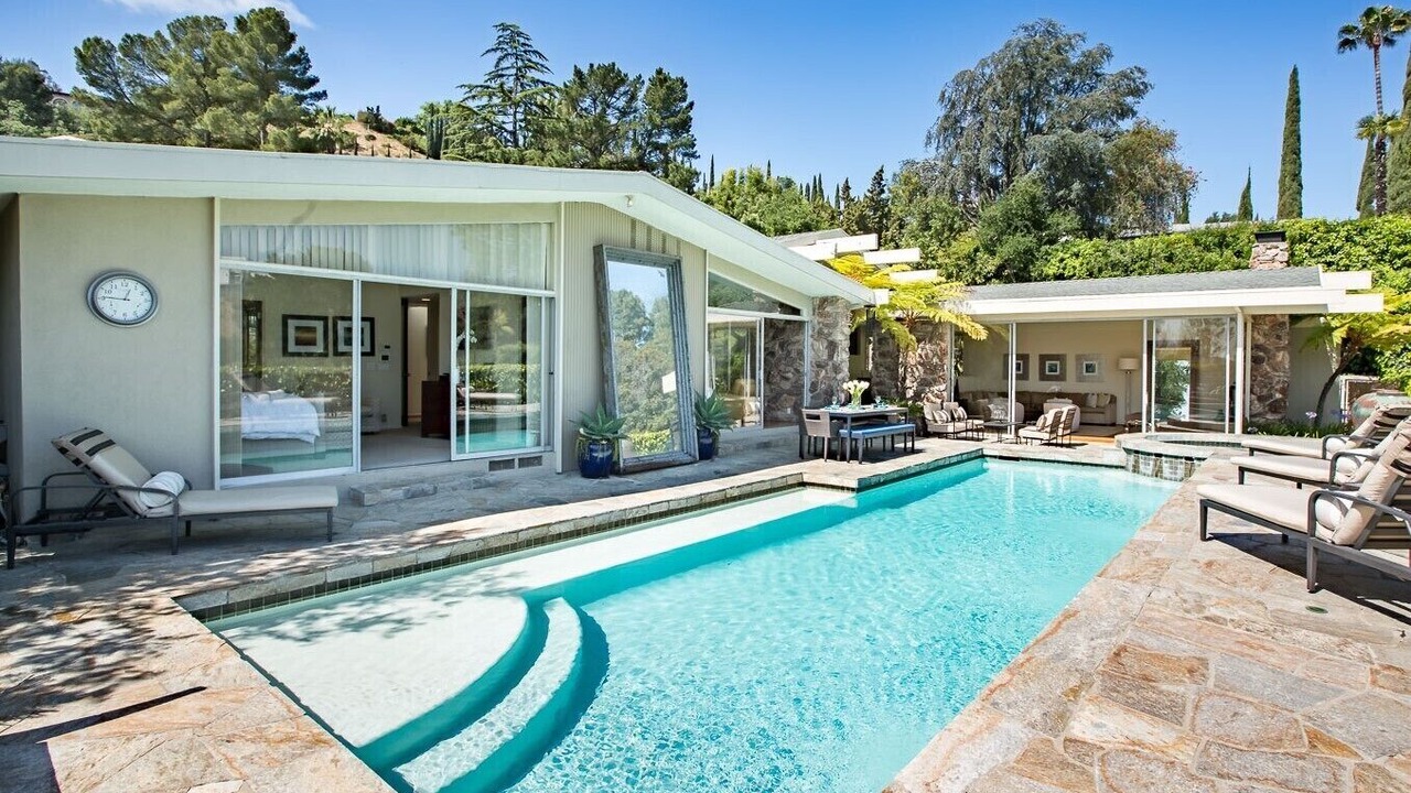 Photo of Outdoor in Hollywood Hills West