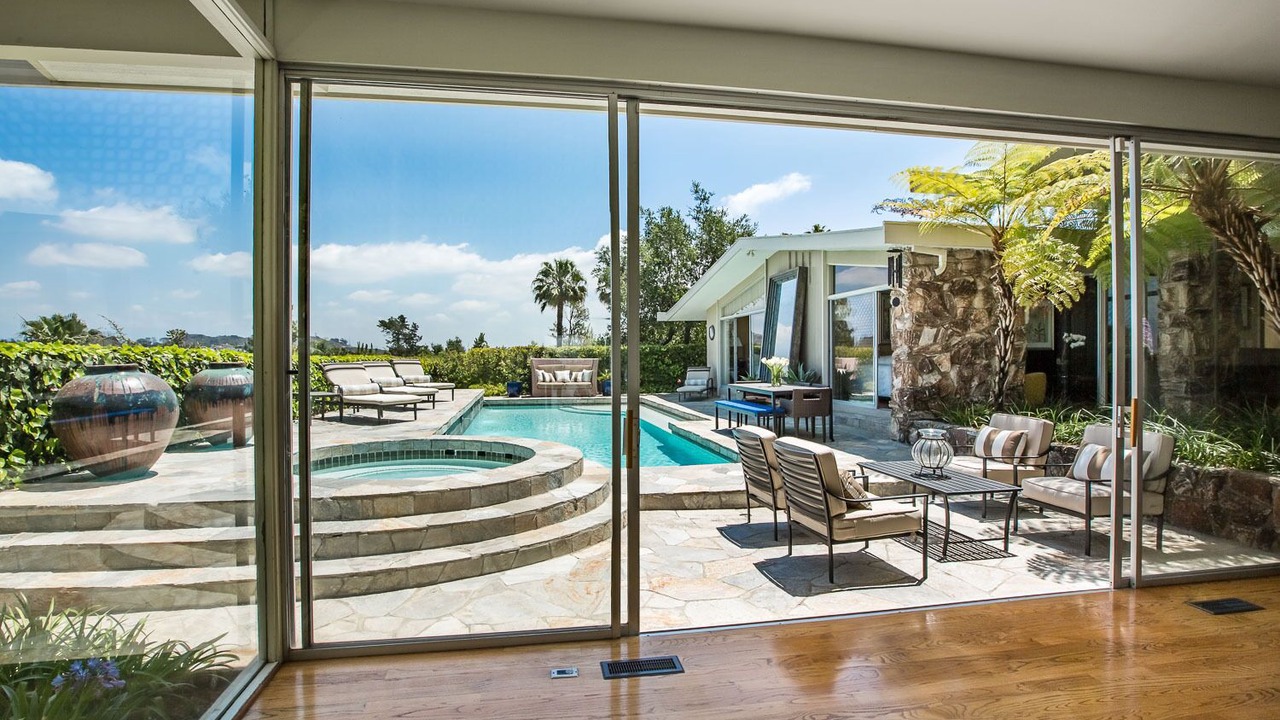 Photo of Outdoor in Hollywood Hills West