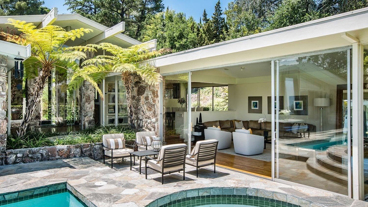 Photo of Outdoor in Hollywood Hills West