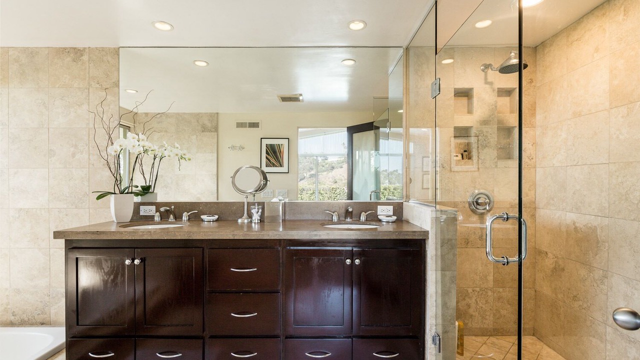 Photo of Bathroom in Hollywood Hills West