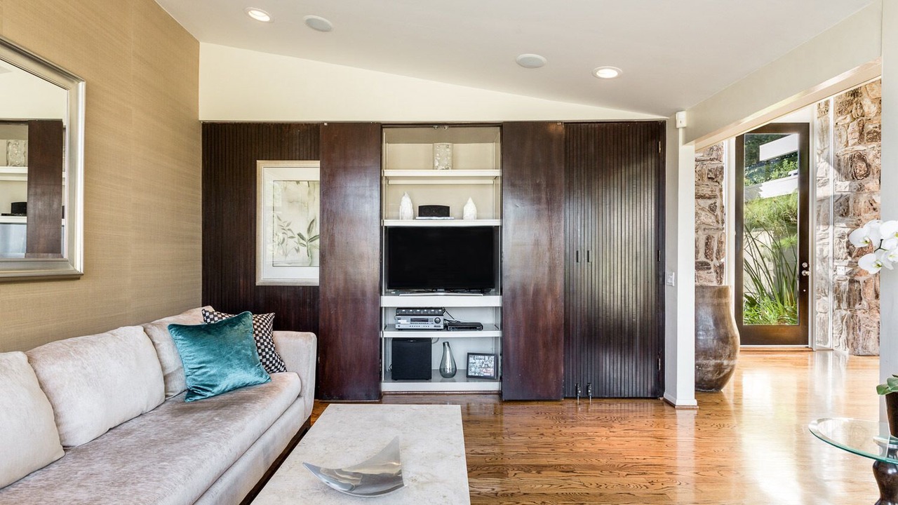 Photo of Livingroom in Hollywood Hills West