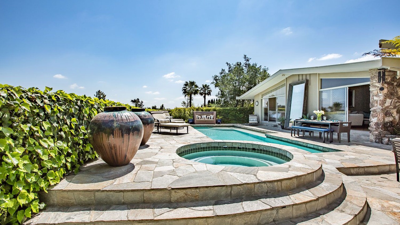 Photo of Outdoor in Hollywood Hills West