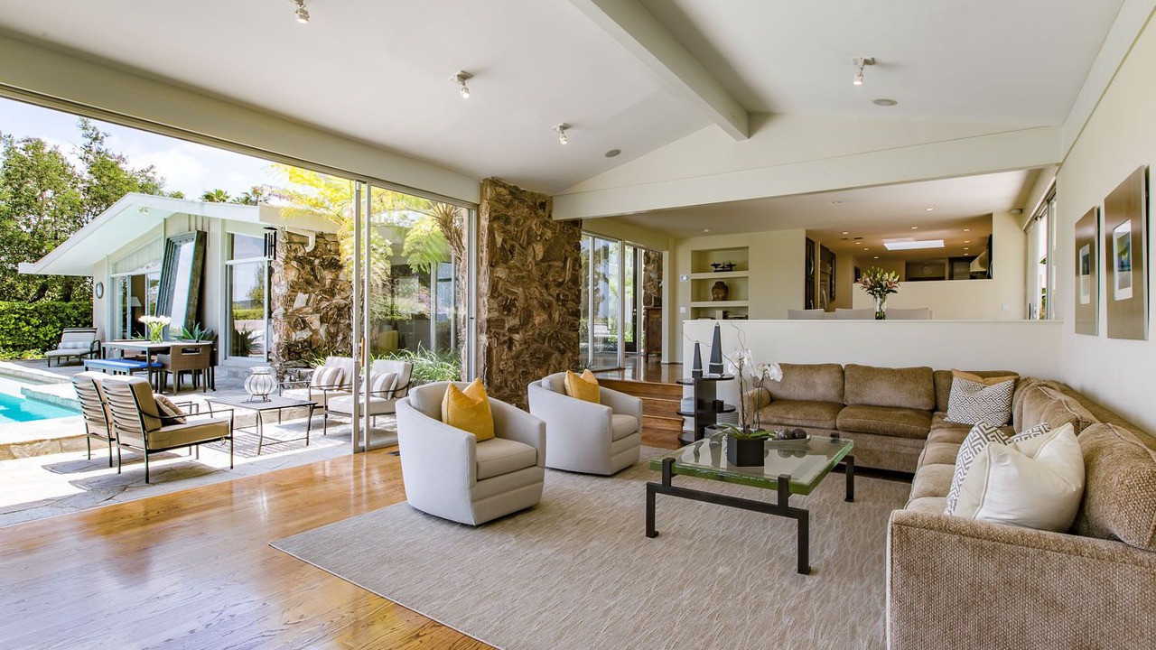 Photo of Others in Hollywood Hills West