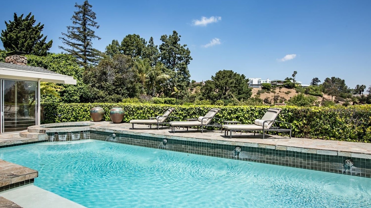 Photo of Outdoor in Hollywood Hills West