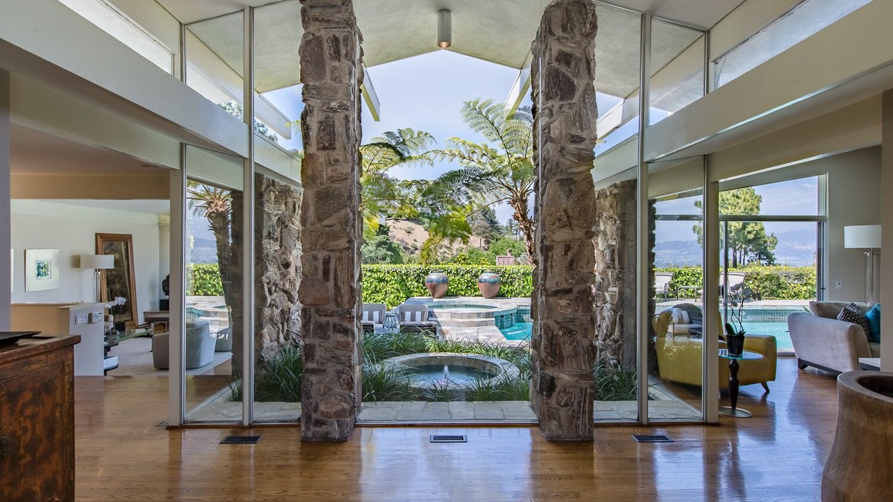 Photo of Others in Hollywood Hills West