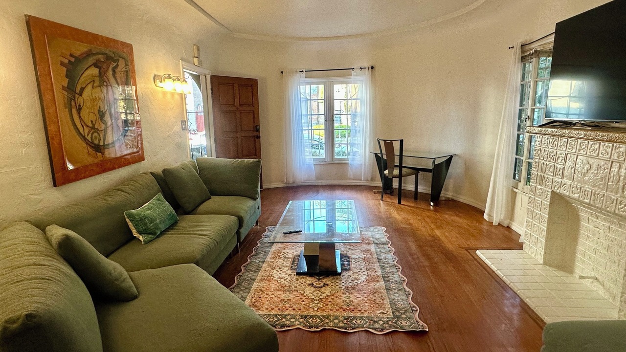 Photo of Livingroom in La Brea