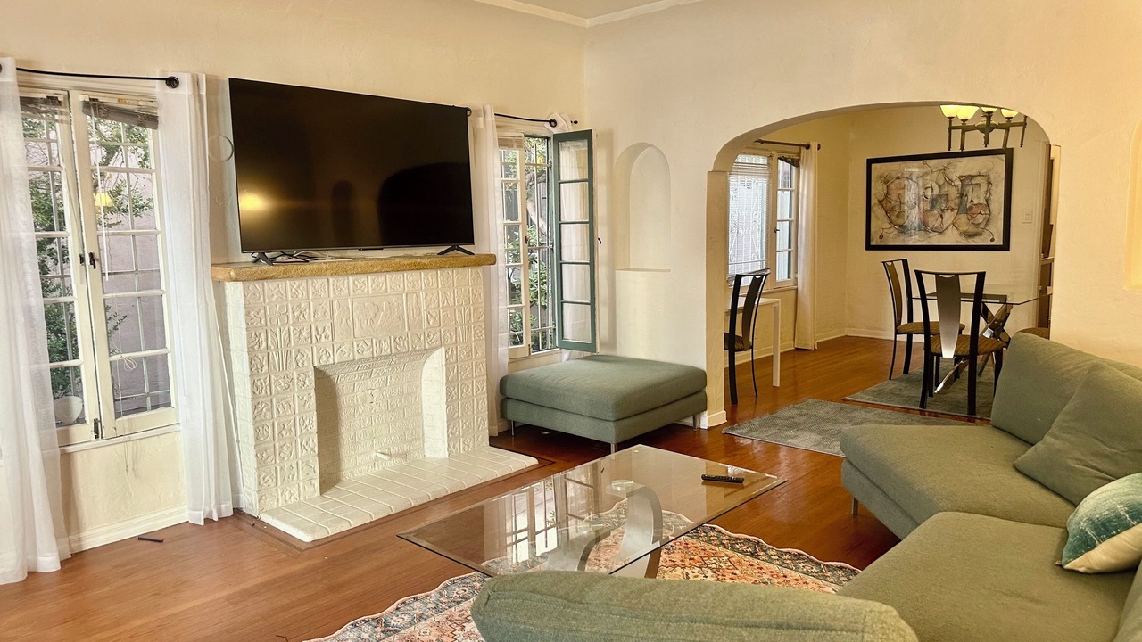 Photo of Livingroom in La Brea