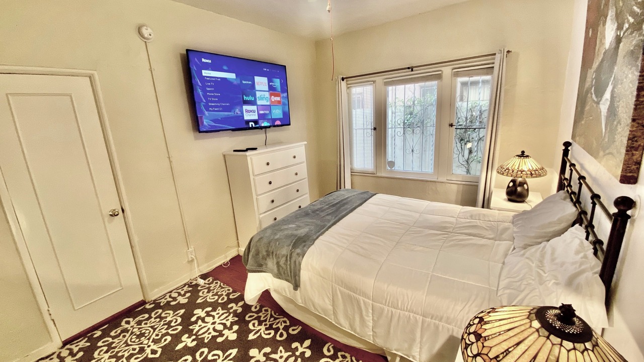 Photo of Bedroom in La Brea