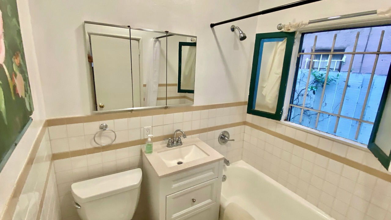Photo of Bathroom in La Brea