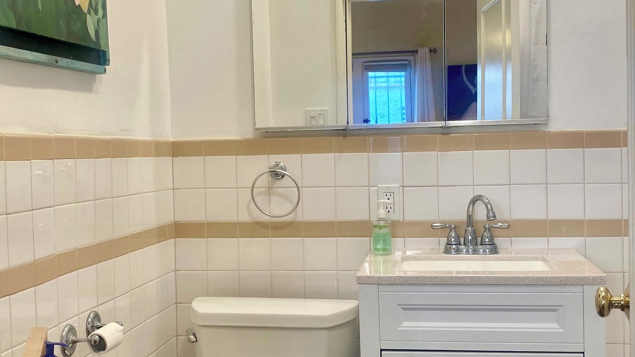 Photo of Bathroom in La Brea