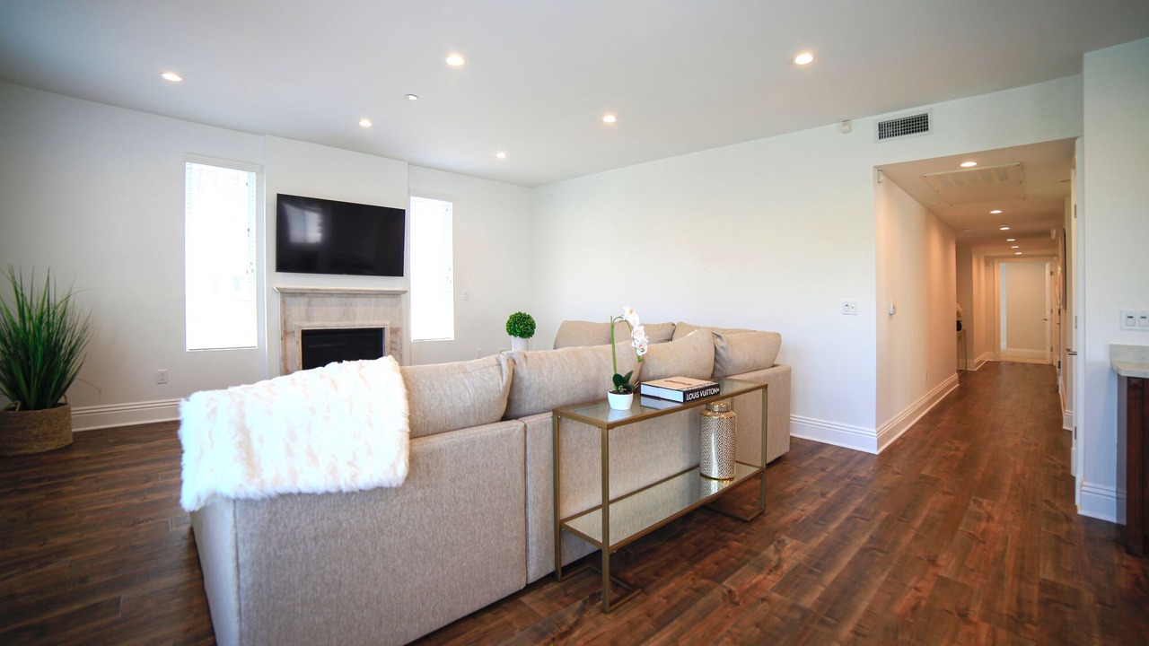 Photo of Livingroom in Pico - Robertson