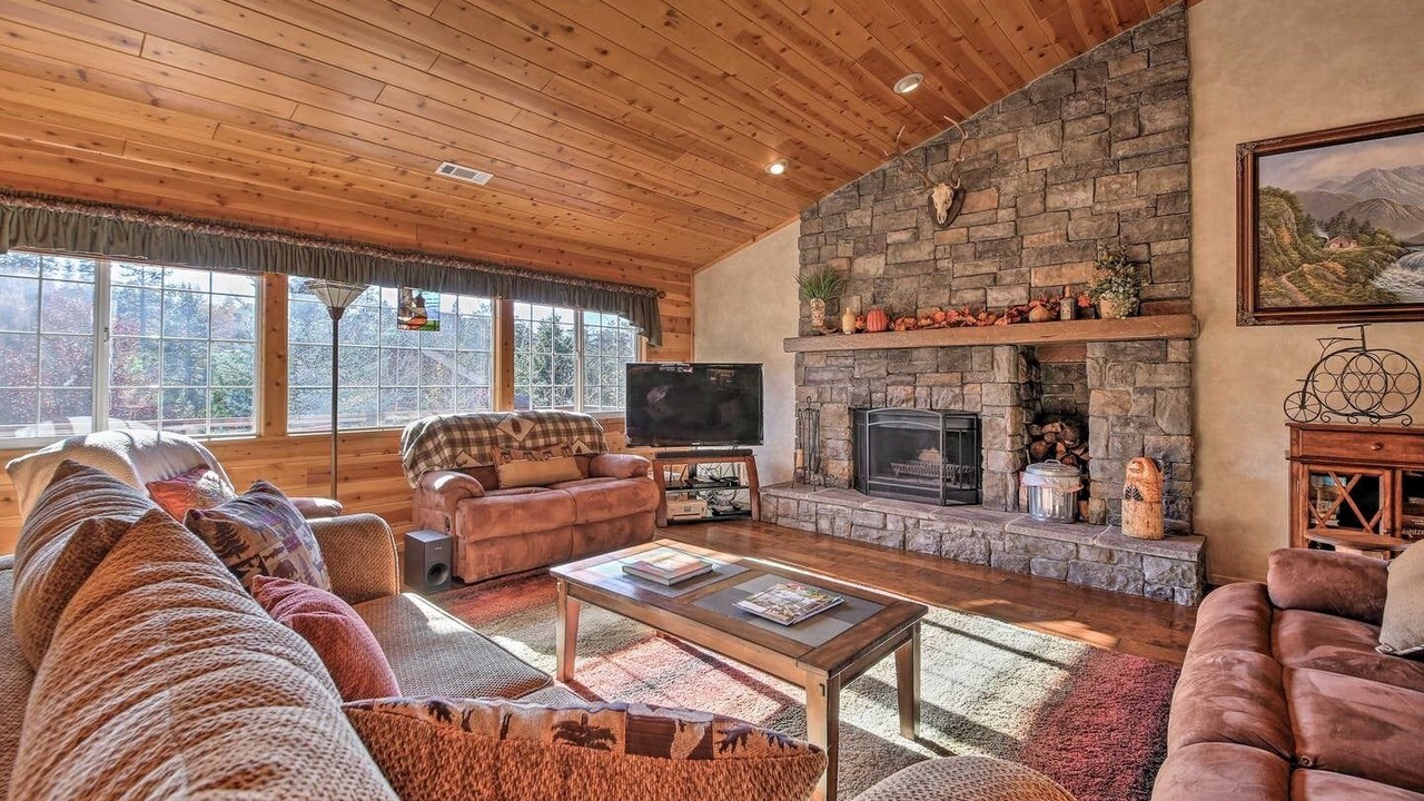 Photo of Livingroom in Castle Glen Estates