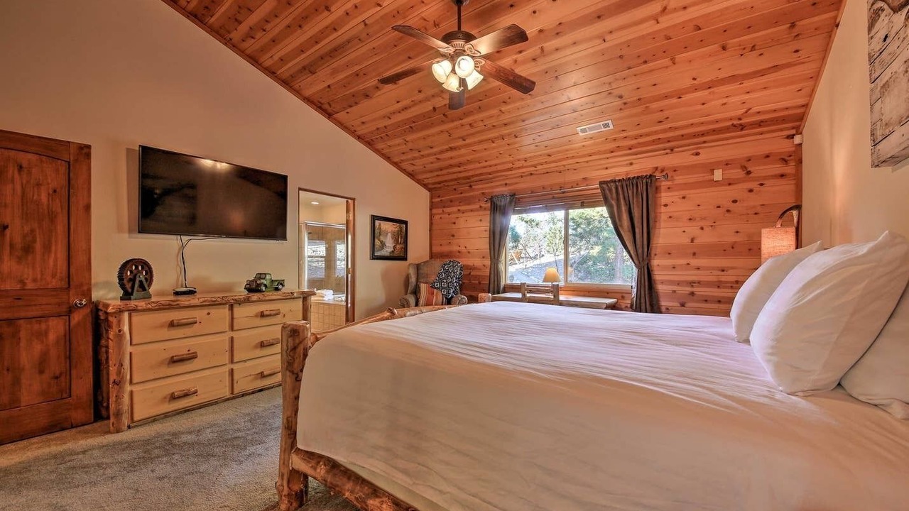Photo of Bedroom in Castle Glen Estates
