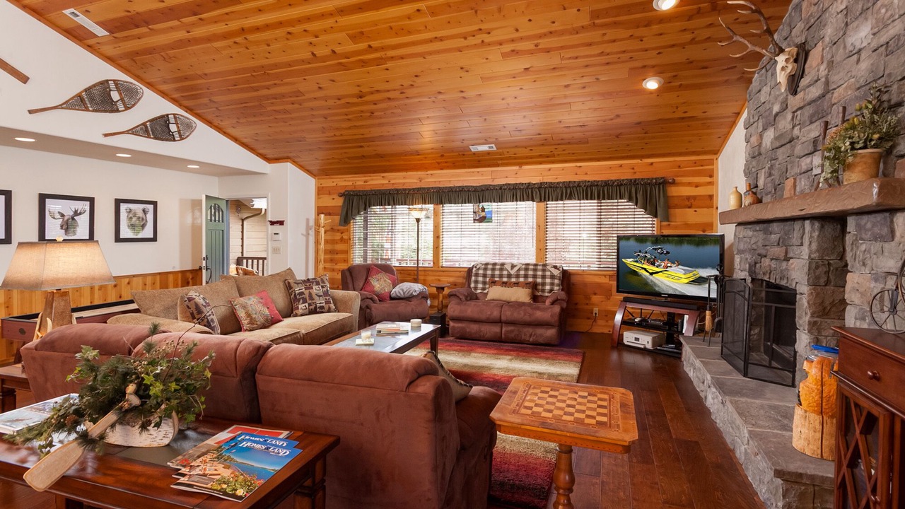 Photo of Livingroom in Castle Glen Estates