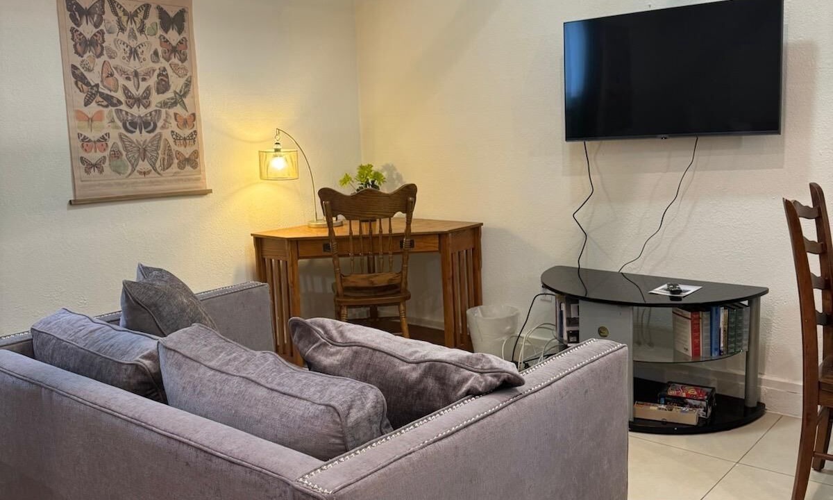 Photo of Livingroom in Van Nuys
