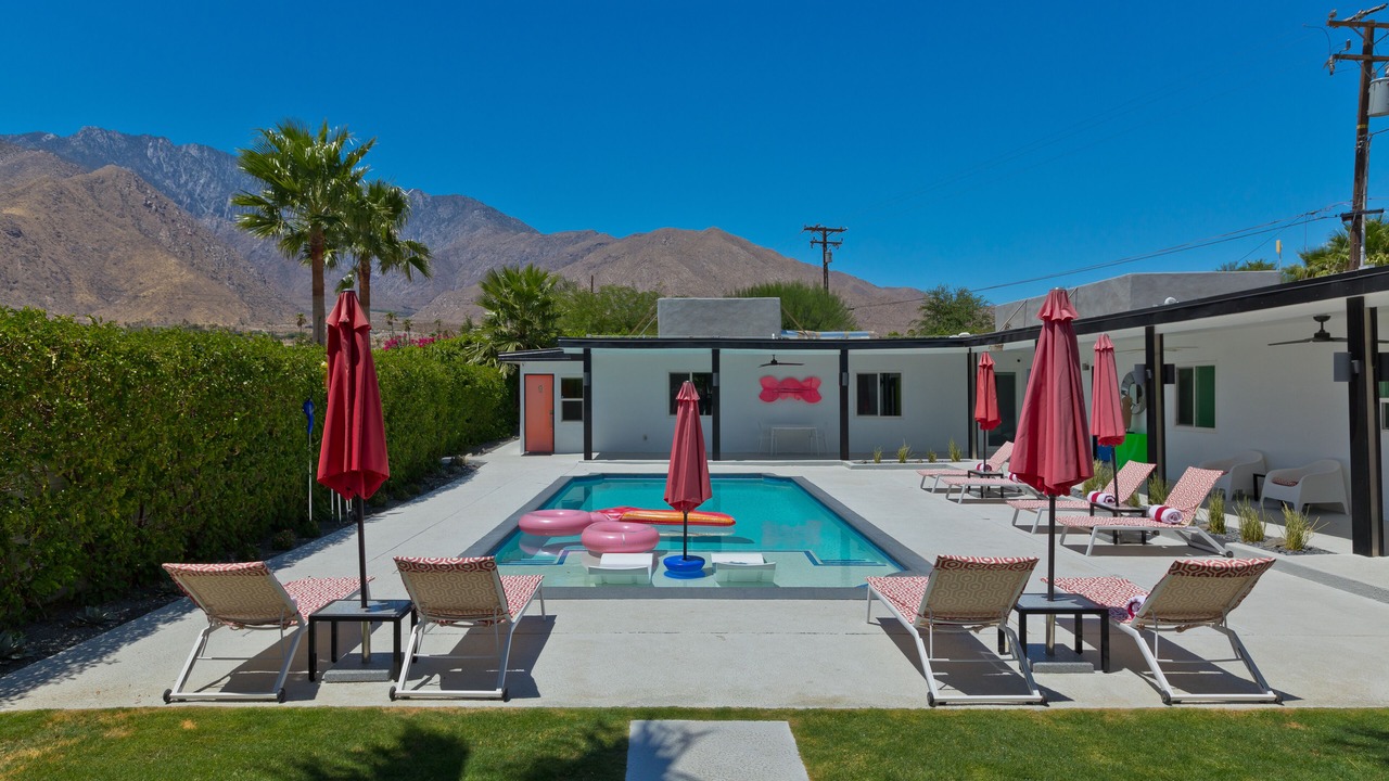 Photo of Outdoor in Racquet Club West