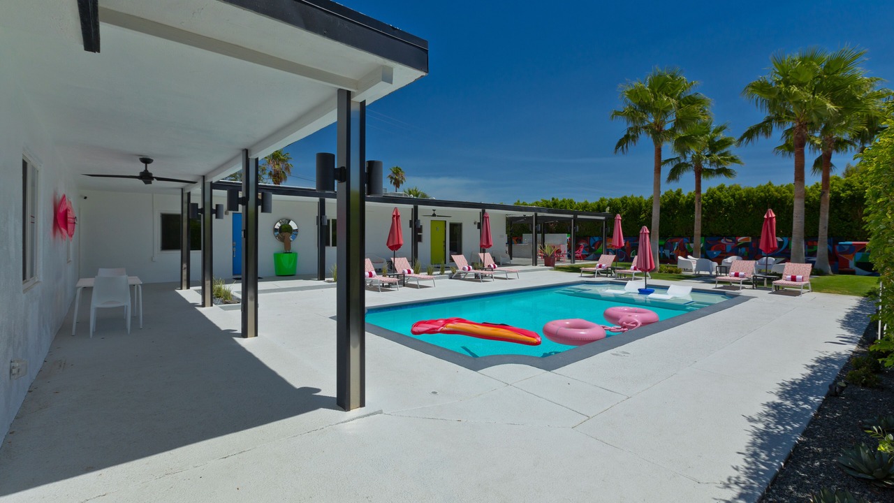 Photo of Outdoor in Racquet Club West