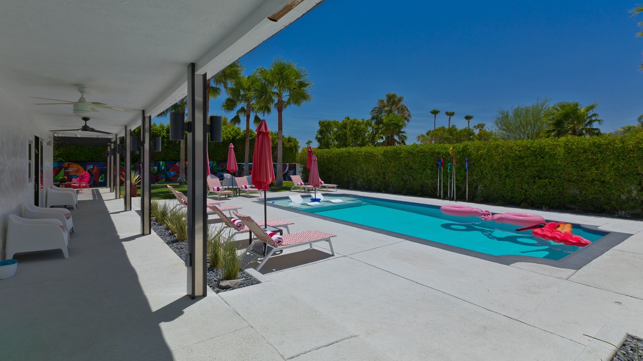 Photo of Outdoor in Racquet Club West