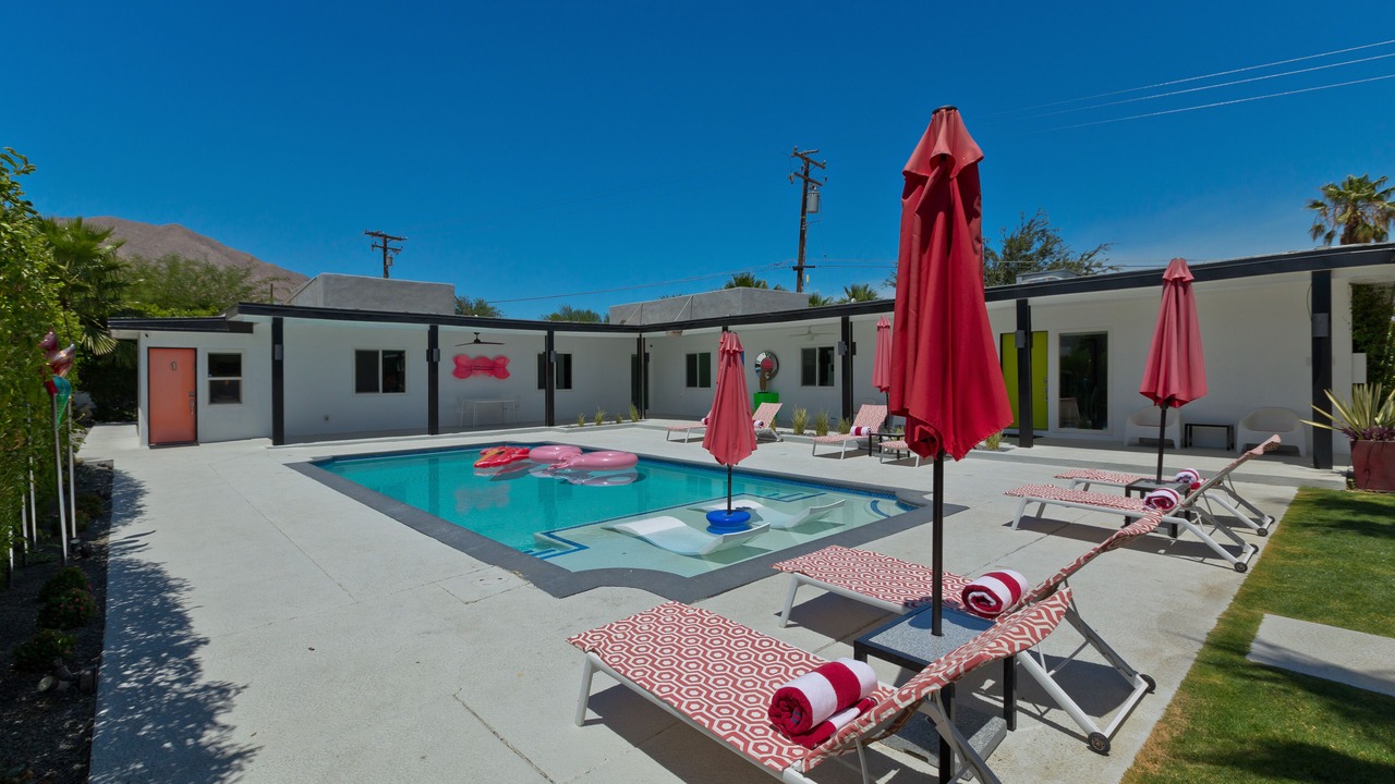 Photo of Outdoor in Racquet Club West