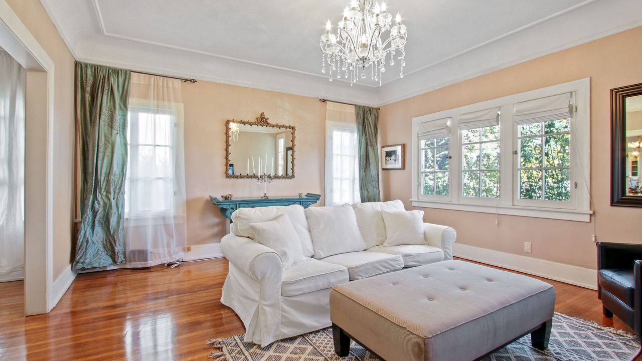 Photo of Livingroom in Larchmont