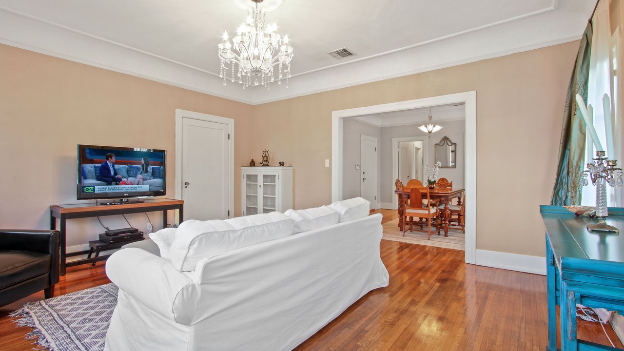 Photo of Livingroom in Larchmont