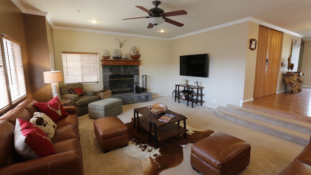Photo of Livingroom in Lake Arrowhead