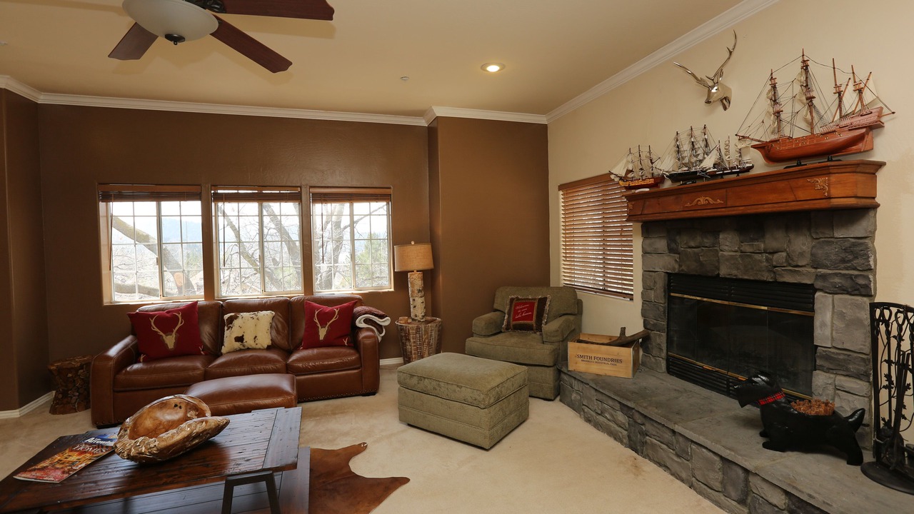 Photo of Livingroom in Lake Arrowhead