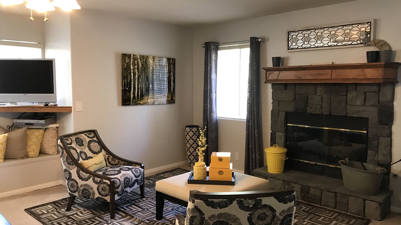 Photo of Livingroom in Lake Arrowhead