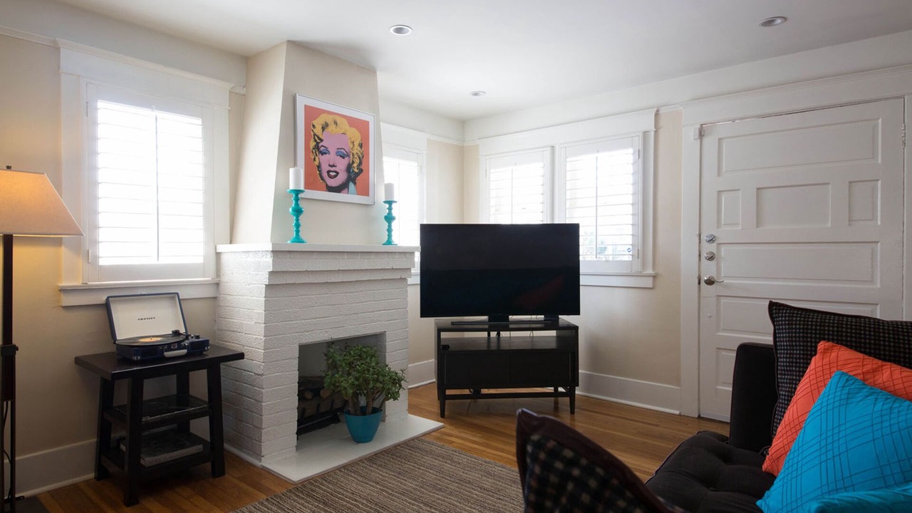 Photo of Livingroom in Wilshire