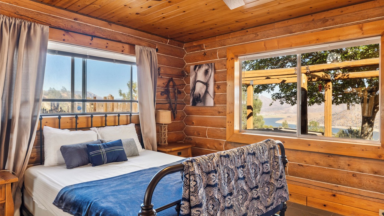 Photo of Bedroom in Wofford Heights