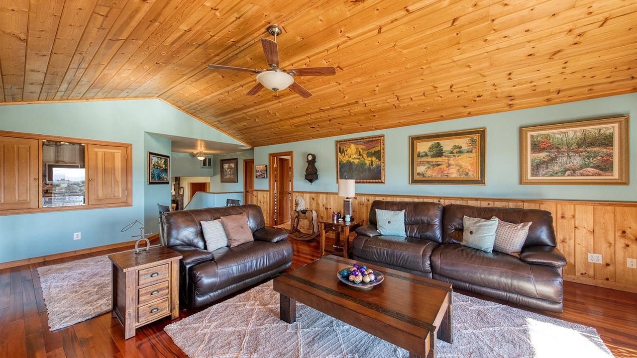 Photo of Livingroom in Ukiah