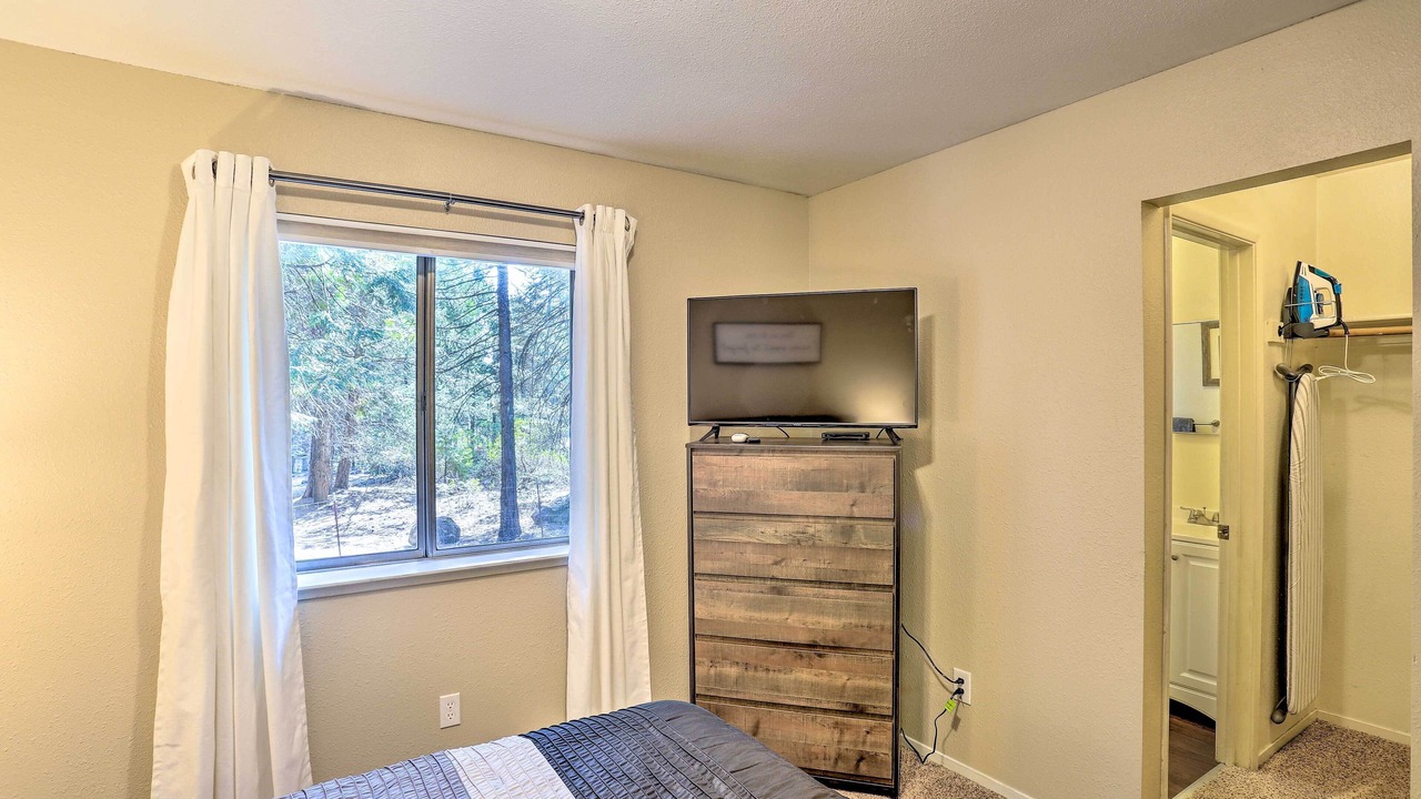 Photo of Bedroom in Shingletown