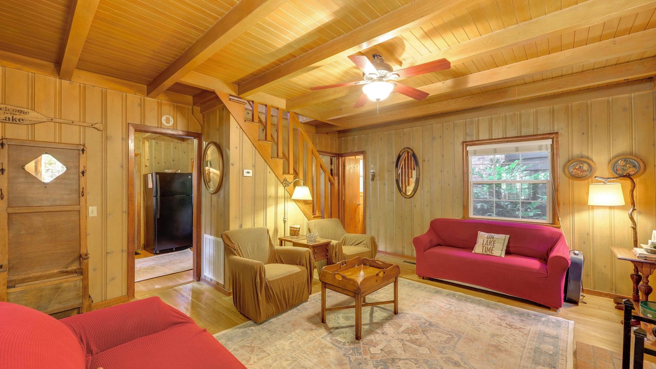 Photo of Livingroom in Arrowhead Villas