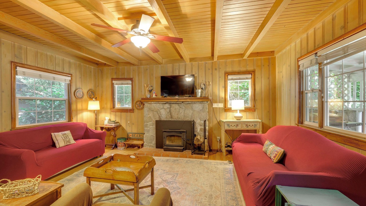 Photo of Livingroom in Arrowhead Villas