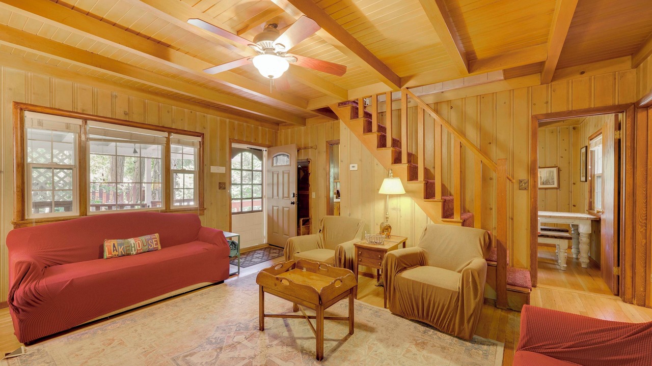 Photo of Livingroom in Arrowhead Villas