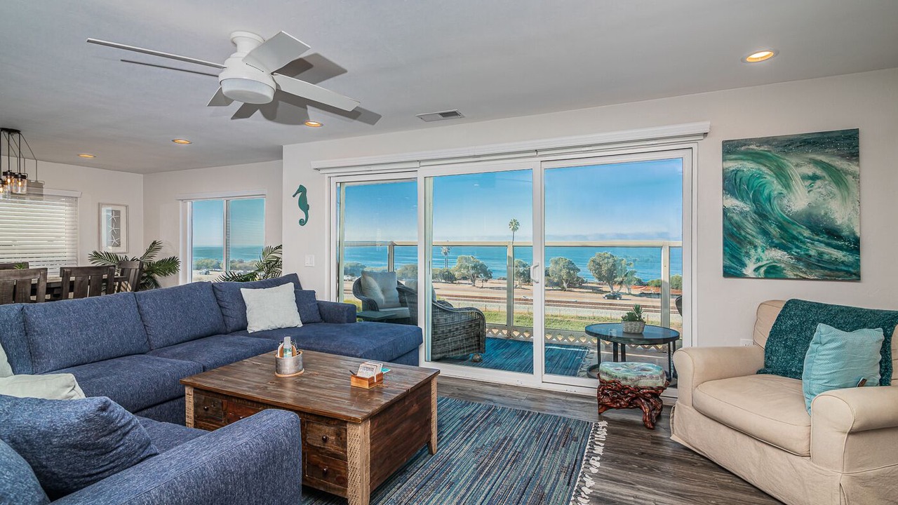 Photo of Livingroom in Cardiff-by-the-Sea