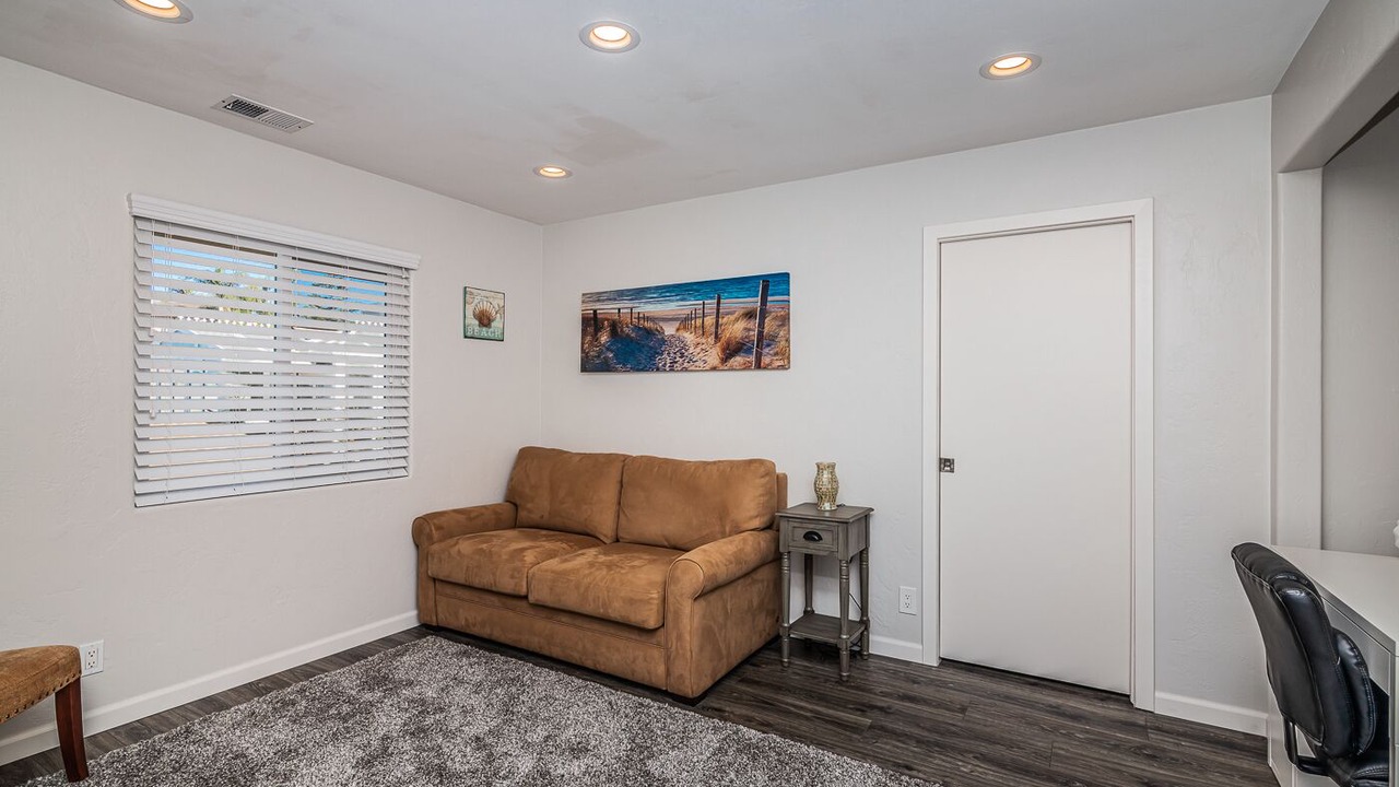 Photo of Livingroom in Cardiff-by-the-Sea