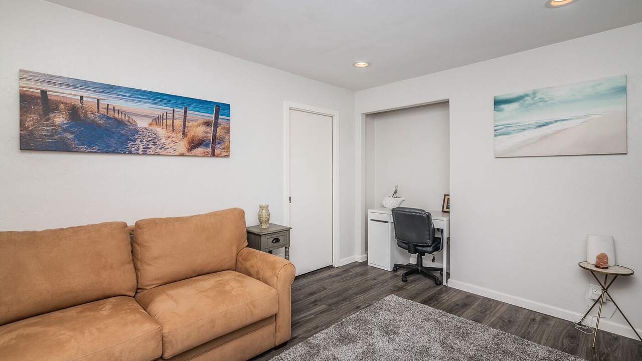 Photo of Livingroom in Cardiff-by-the-Sea